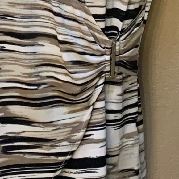 V-neck Blouse Wrap Style w/Buckle 📢5 for $20 - Picture 2 of 8